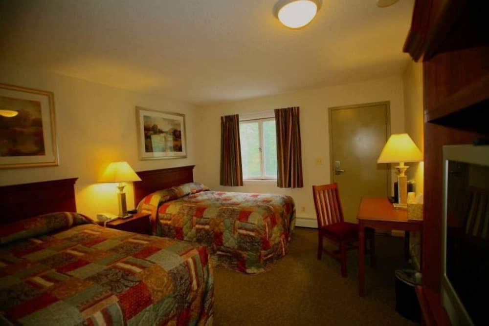 The Upper Pass Lodge at Magic Mountain photo 14