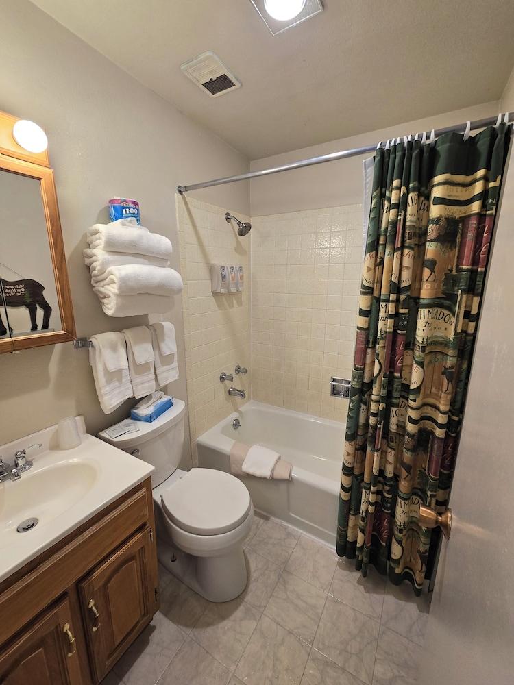 Chateau Rouge Condominiums photo 56