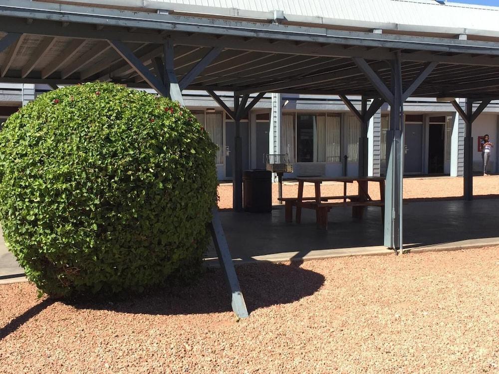 E-Z 8 Motel Phoenix Airporter photo 33