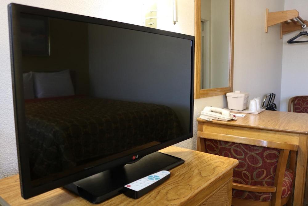 Highland Country Inn photo 17