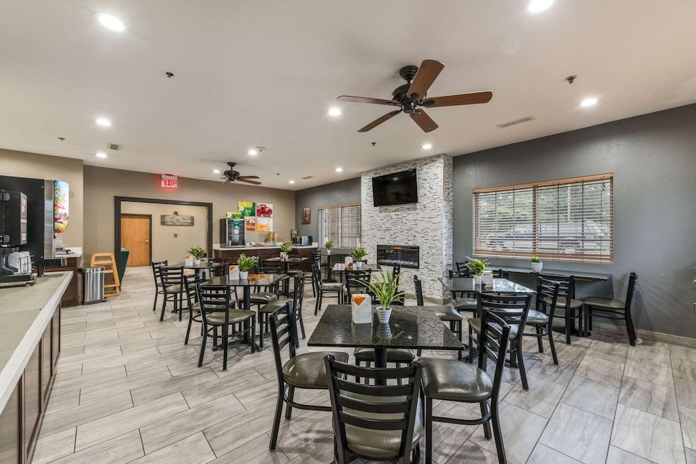 Quality Inn & Suites Hendersonville - Flat Rock photo 62
