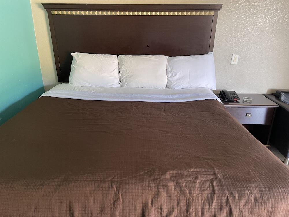 Express Inn West Memphis photo 6