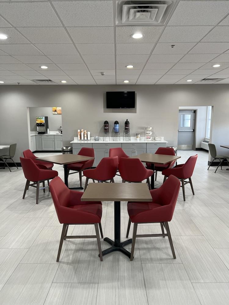 Comfort Inn & Suites photo 16