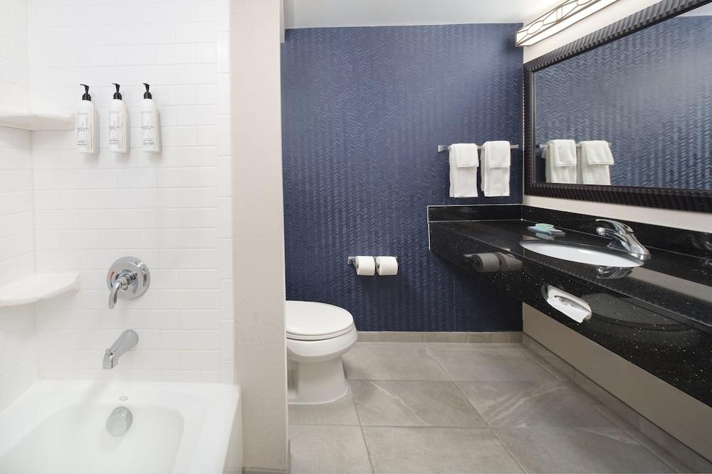 Fairfield Inn and Suites by Marriott Columbia photo 6