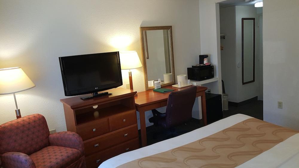 Quality Inn & Suites Conference Center photo 14