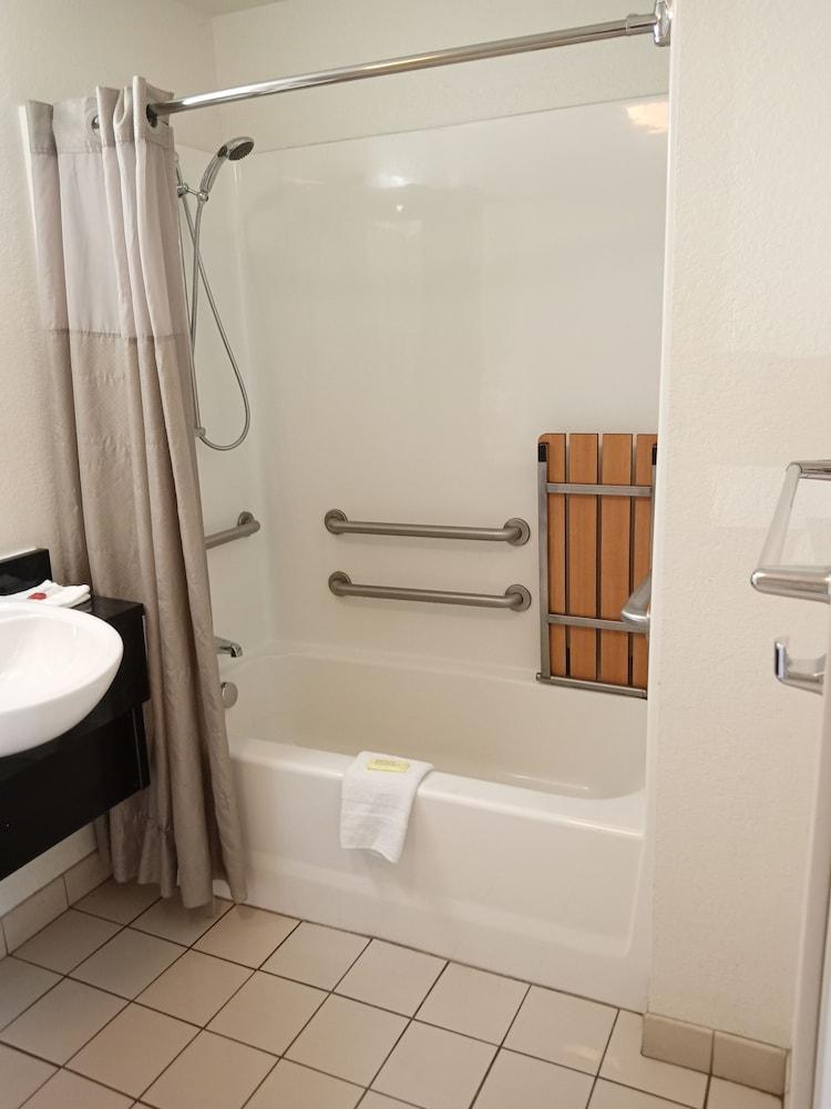 Travelodge by Wyndham Brattleboro VT photo 18