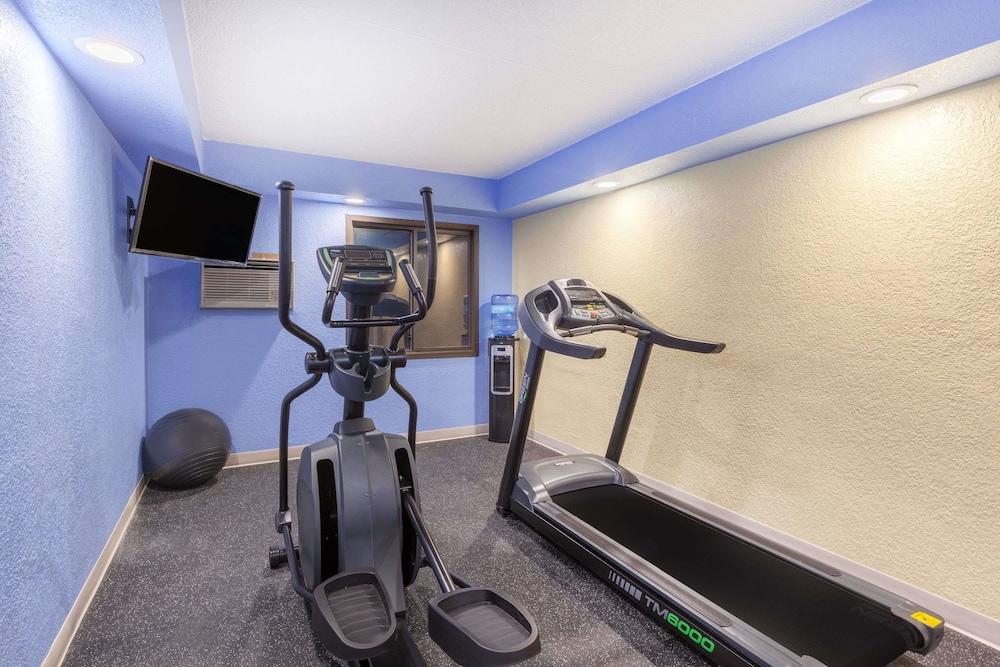 Days Inn by Wyndham Mason City photo 26
