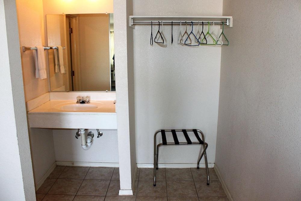 Adobe Inn Motel photo 19
