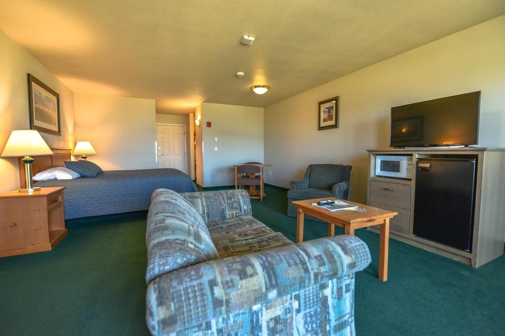 Sunset Oceanfront Lodging photo 61