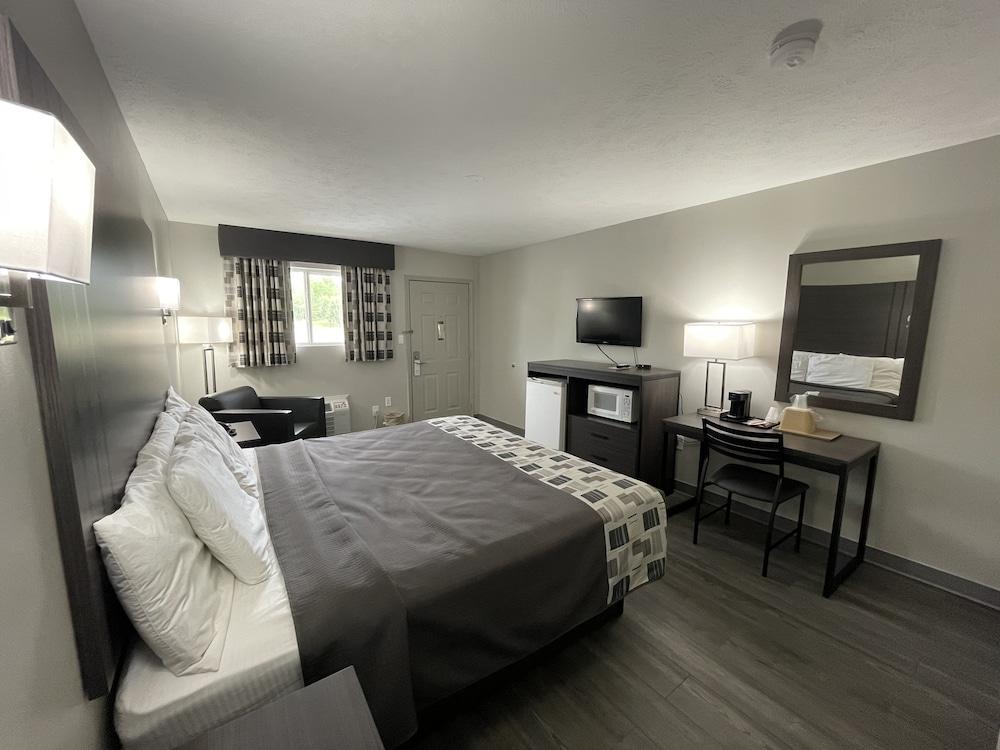 Embassy Inn photo 6