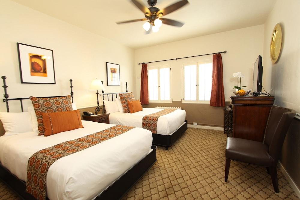 Cypress Inn photo 20