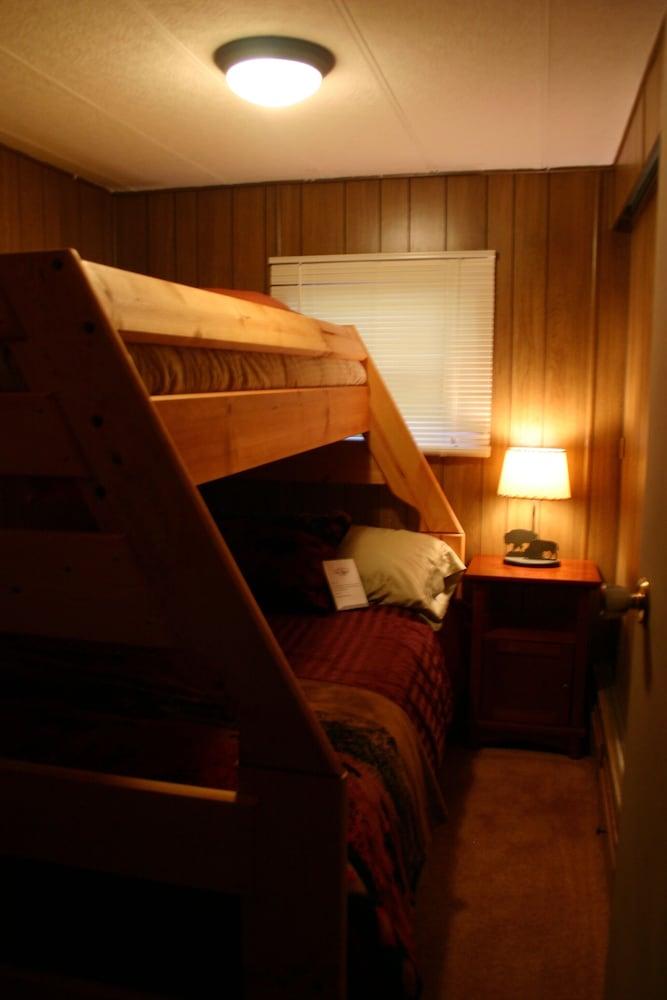 Yellowstone Wildlife Cabins photo 29