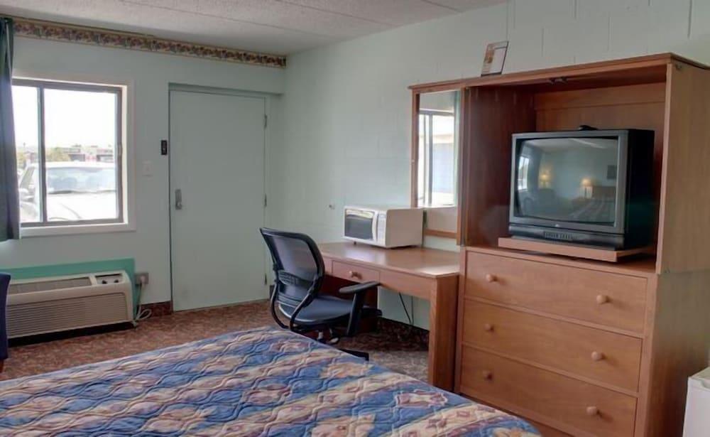 Country Host Motel photo 7