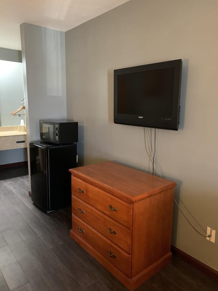 Royal Inn Taylorsville photo 30