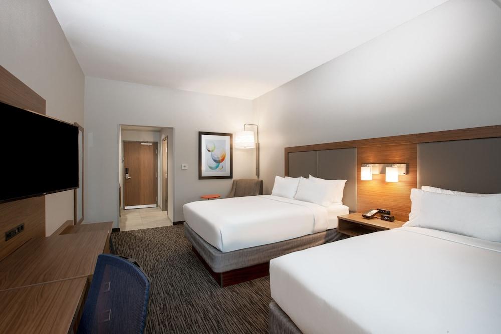 Holiday Inn Express & Suites Norfolk by IHG photo 39