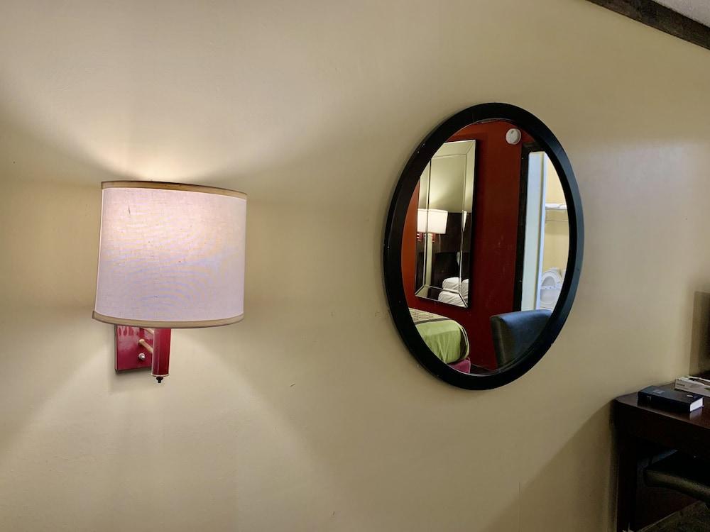 Executive Inn Chester photo 17
