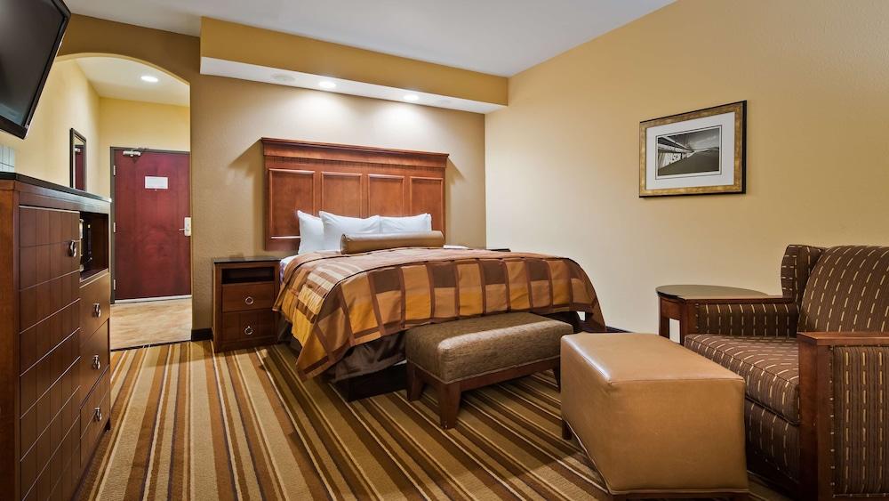Best Western Plus KC Speedway Inn & Suites photo 8