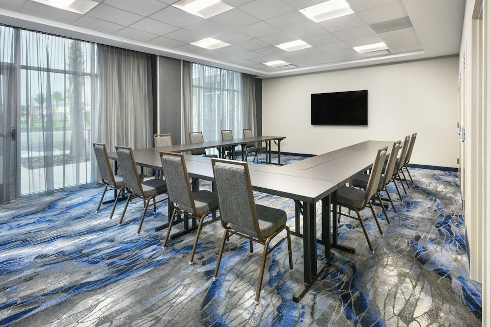 NEW - Fairfield Inn & Suites by Marriott Orlando at Millenia photo 6