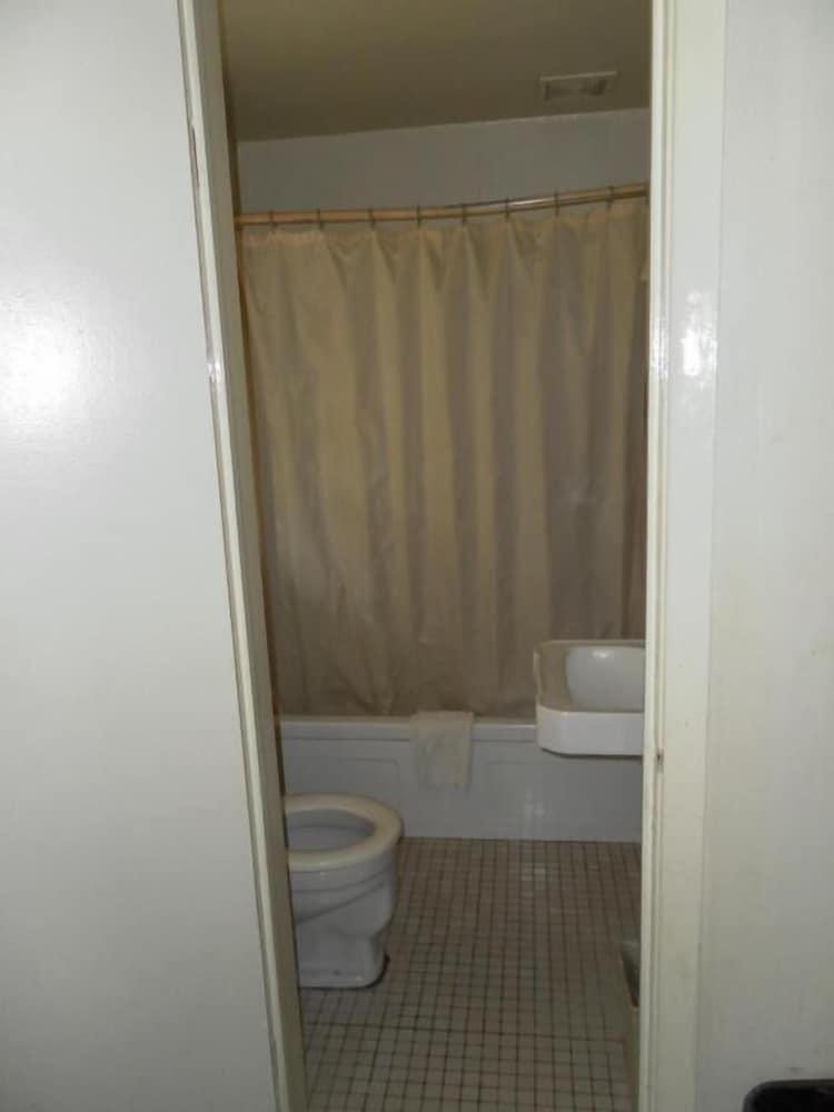 Tidewater Motel photo 5