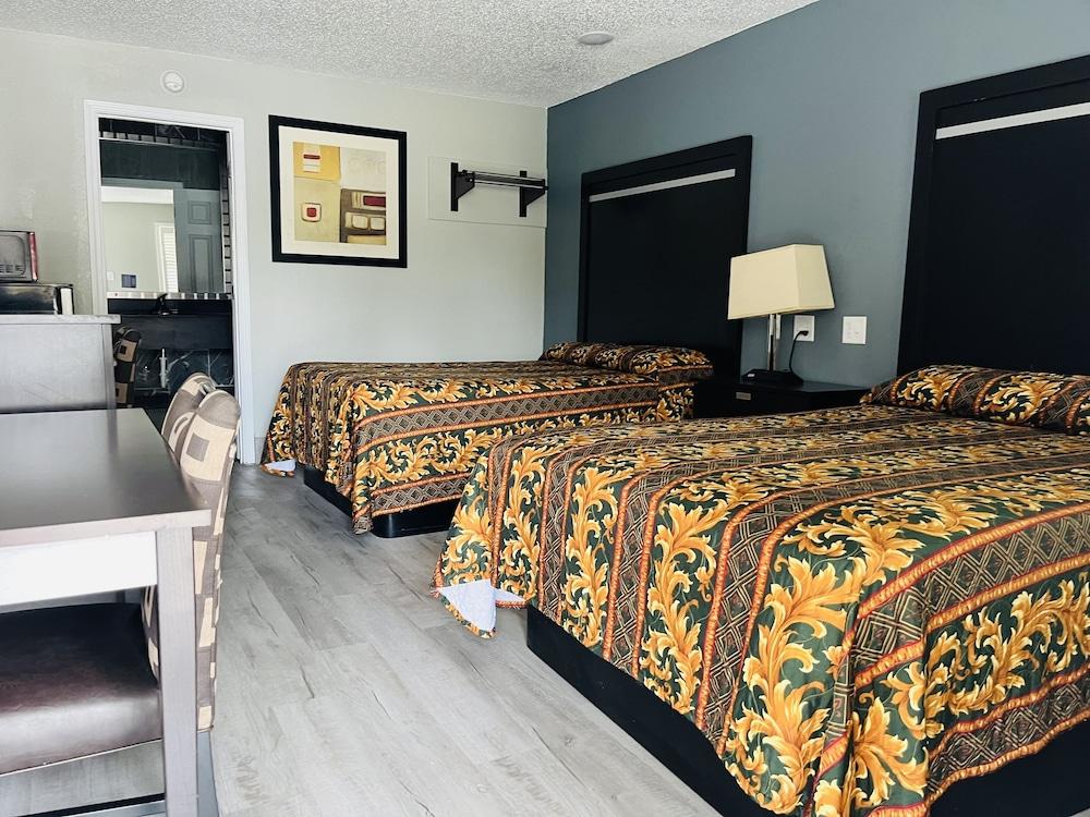 Town House Motel photo 33