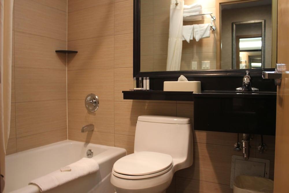 Bellerose Inn photo 24