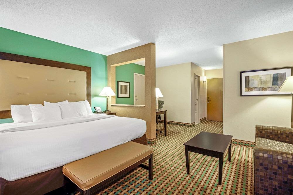 La Quinta Inn by Wyndham Columbia SE / Fort Jackson photo 16