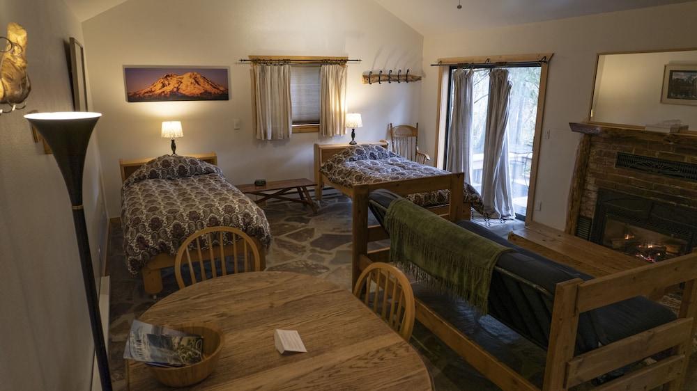 Whittaker's Motel & Historic Bunkhouse photo 19