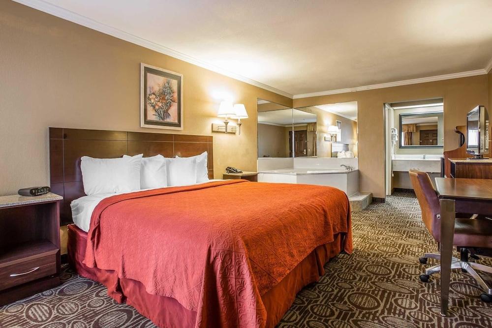 Quality Inn & Suites Ft. Jackson Maingate photo 42