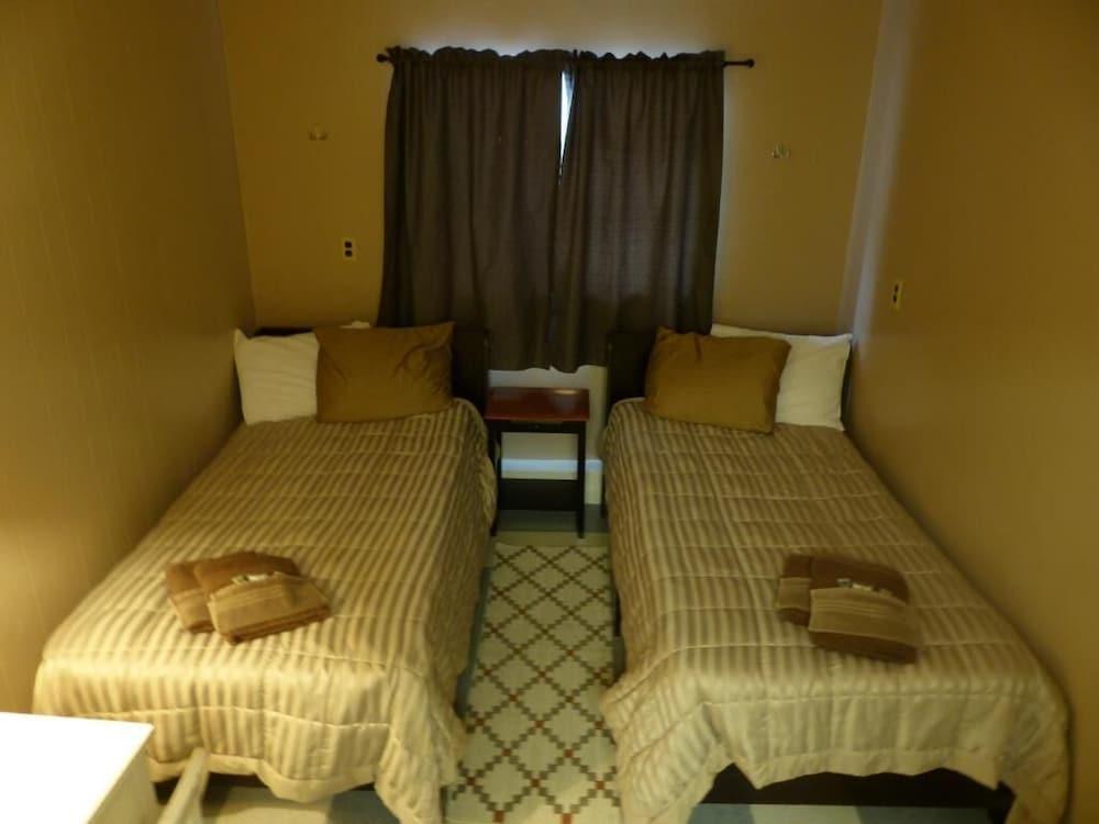 Bent Prop Inn & Hostel Downtown photo 21