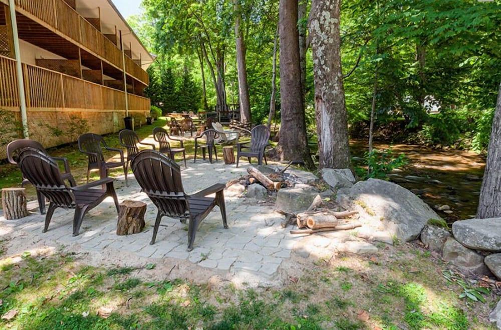 Maggie Valley Creekside Lodge photo 4