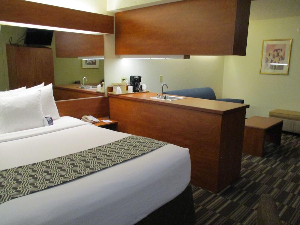 Microtel Inn & Suites by Wyndham Inver Grove Heights/Minneap photo 47