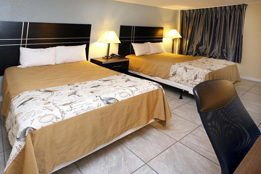 Blue Marlin Inn & Suites photo 7