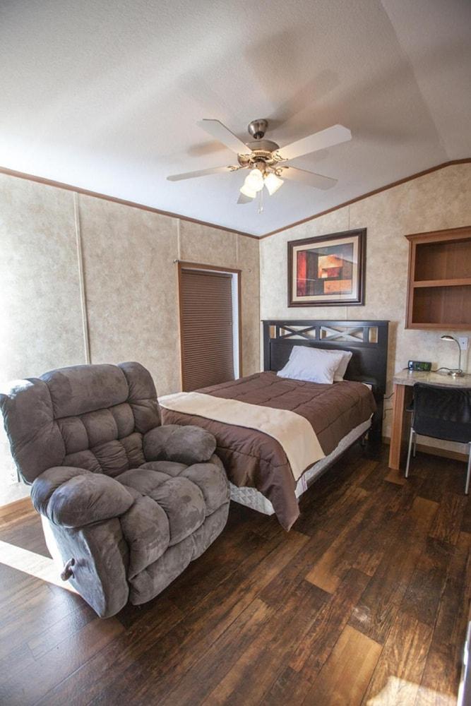 Cuero Oilfield Housing photo 32