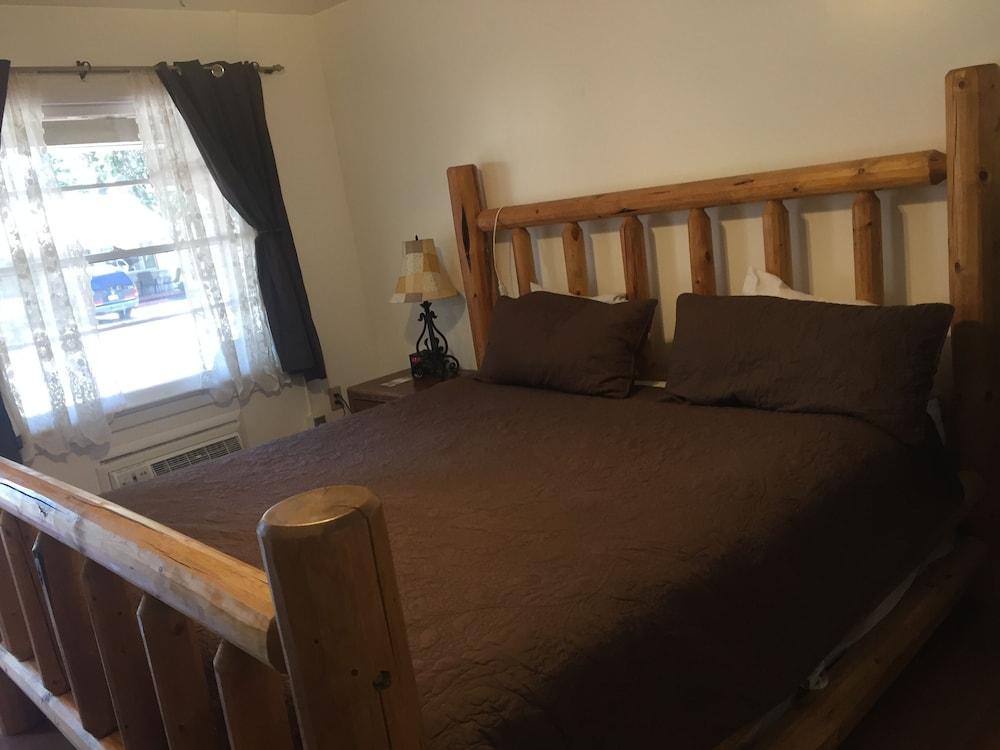 Dunsmuir Lodge photo 3