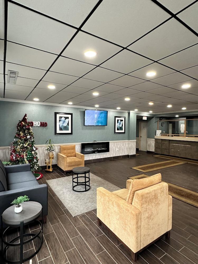 Finger Lakes Inn & Suites photo 3
