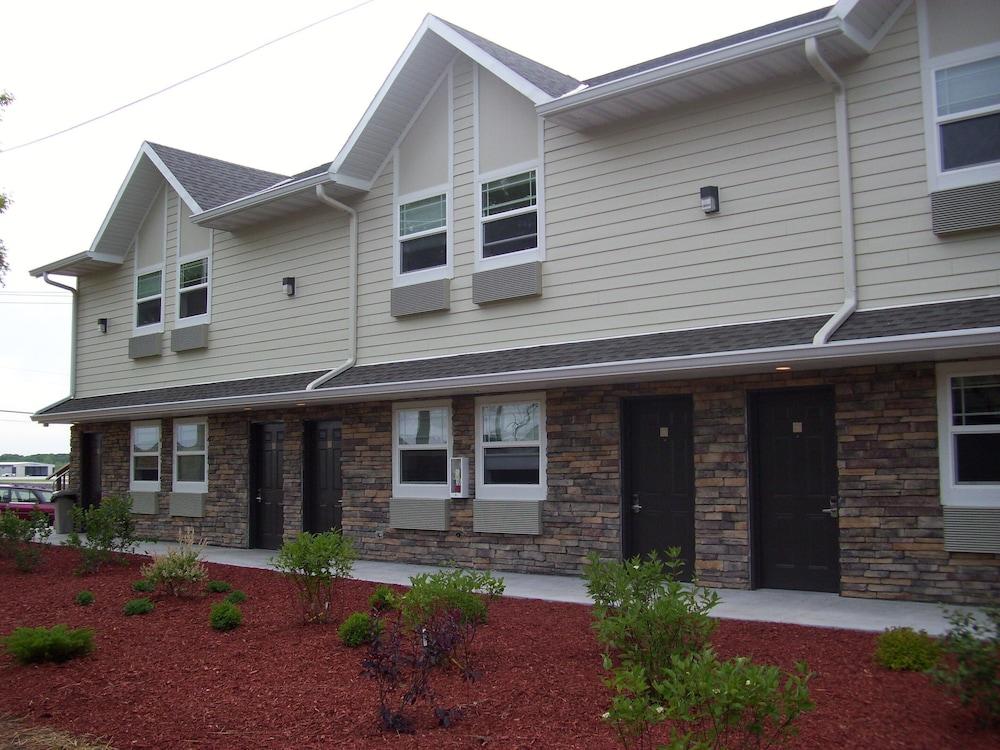 Price Pointe Inn photo 3
