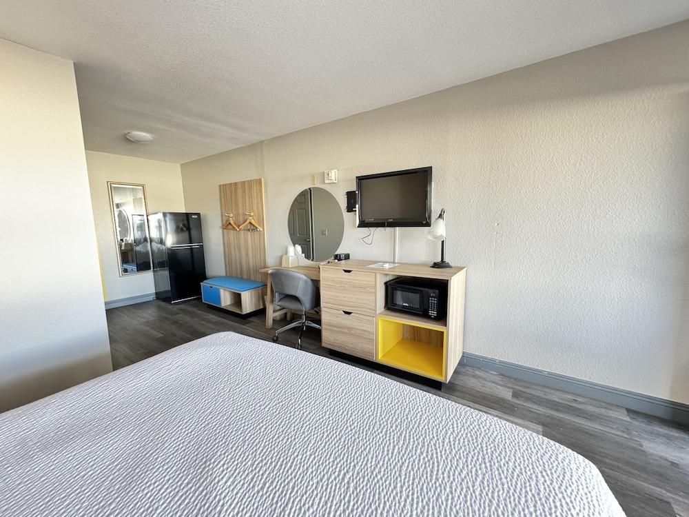 Days Inn by Wyndham Van Horn TX photo 14