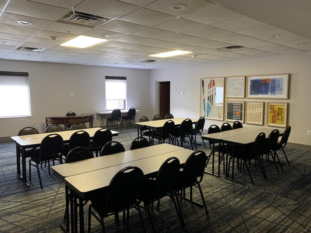 Holiday Inn Express West Point by IHG photo 32