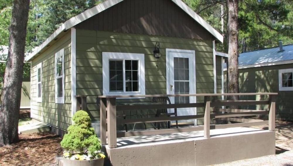 Evergreen Motel photo 18