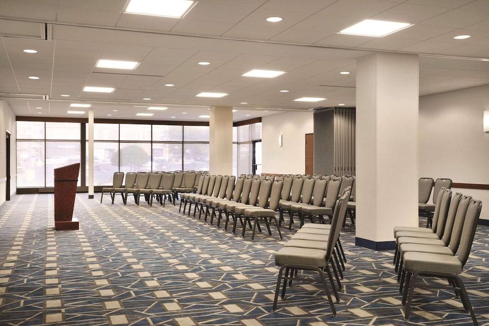 Radisson Hotel La Crosse photo 30