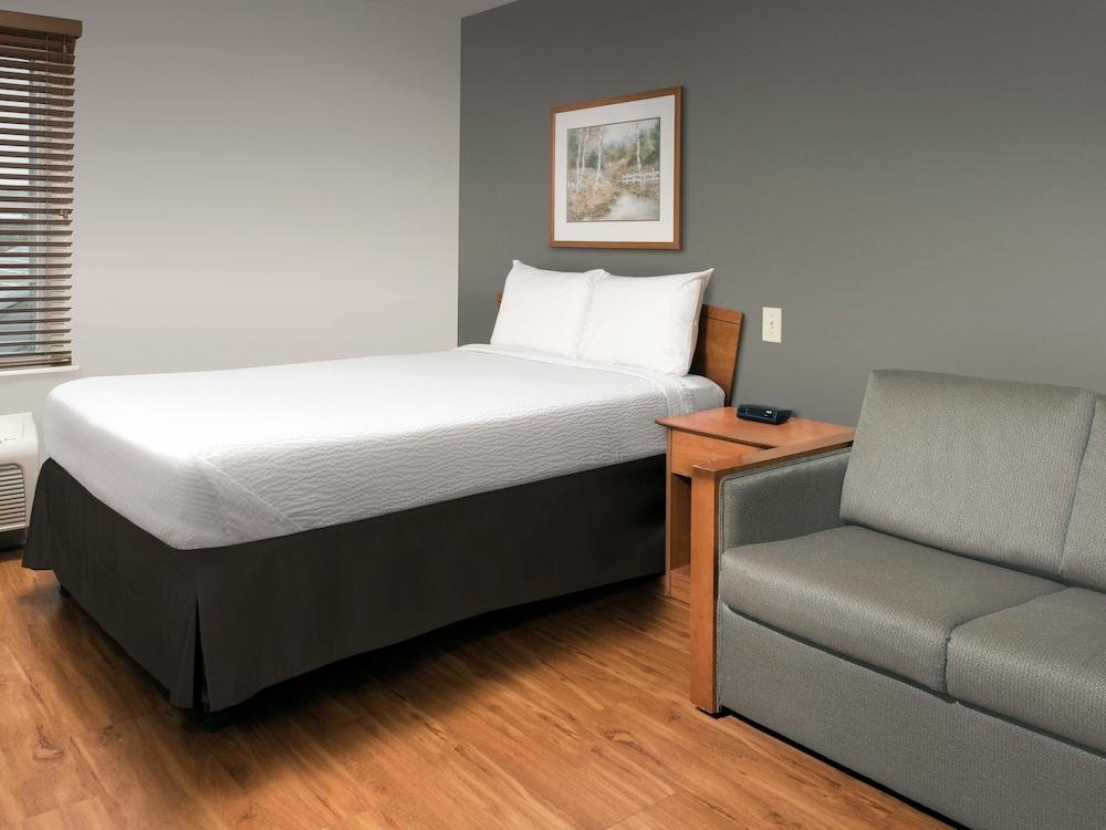 Suburban Studios Watford City photo 11