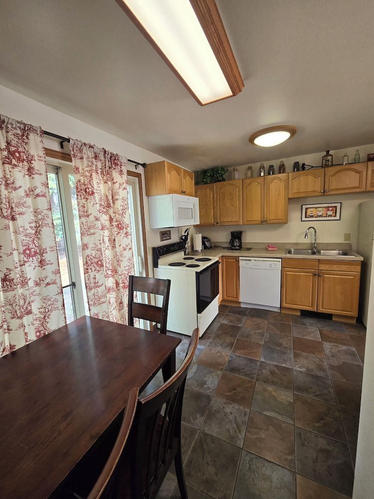 Chateau Rouge Condominiums photo 86