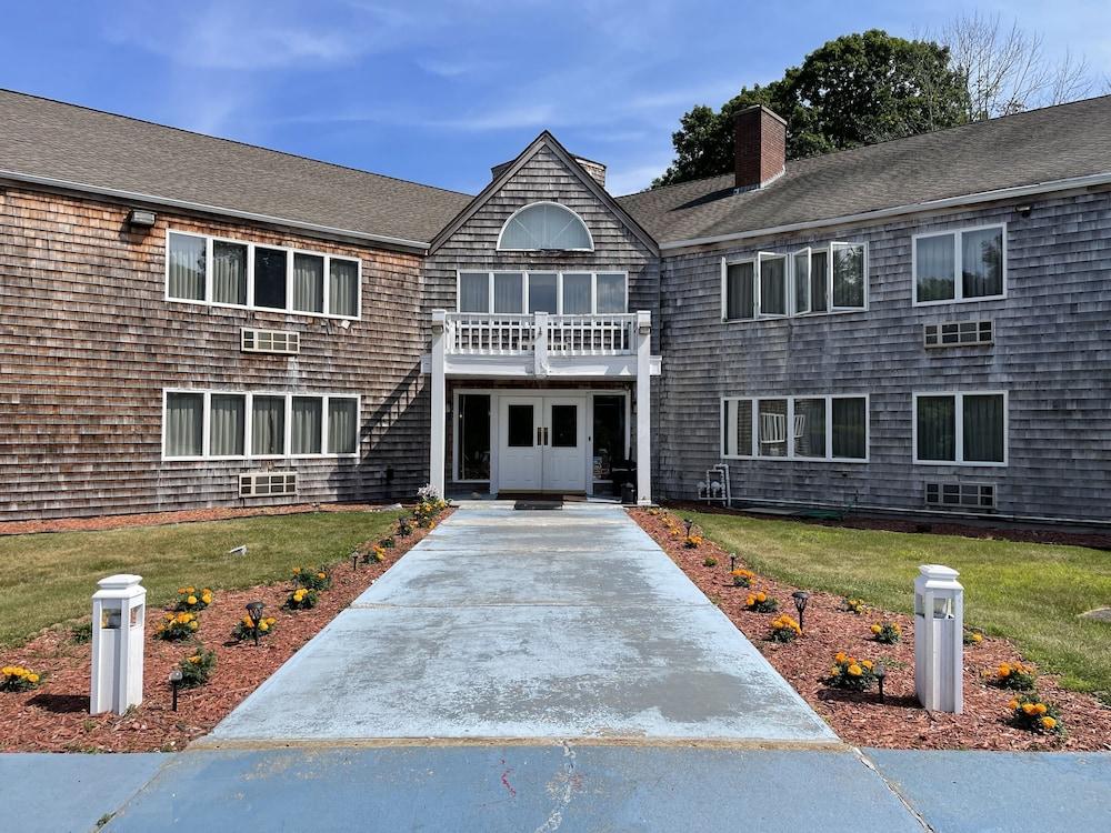 Gold Star Inn & Suites photo 29