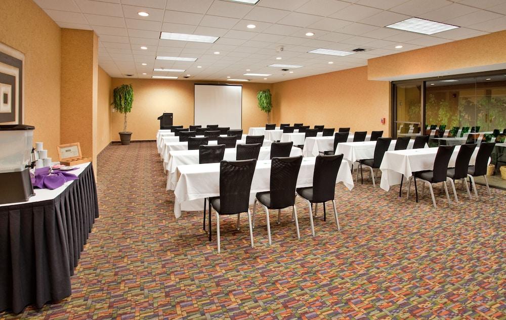 Holiday Inn Manhattan at the Campus by IHG photo 25