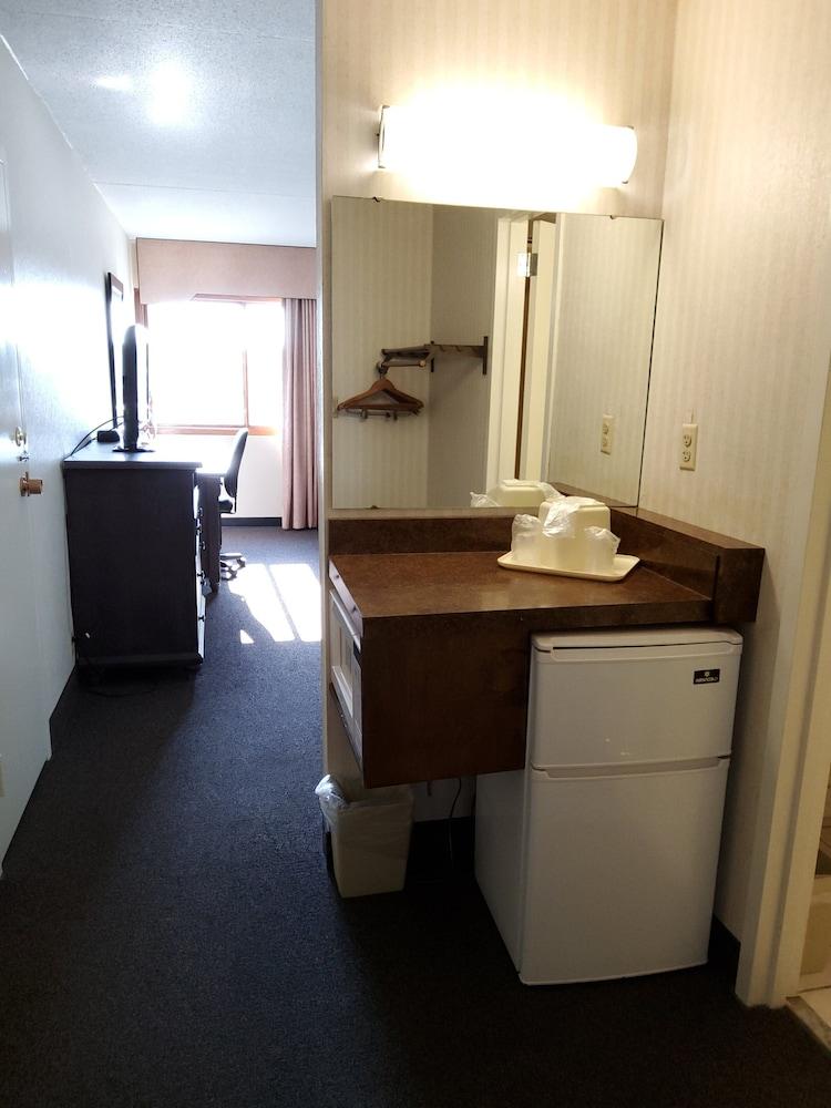 Klopfenstein Inn and Suites photo 36