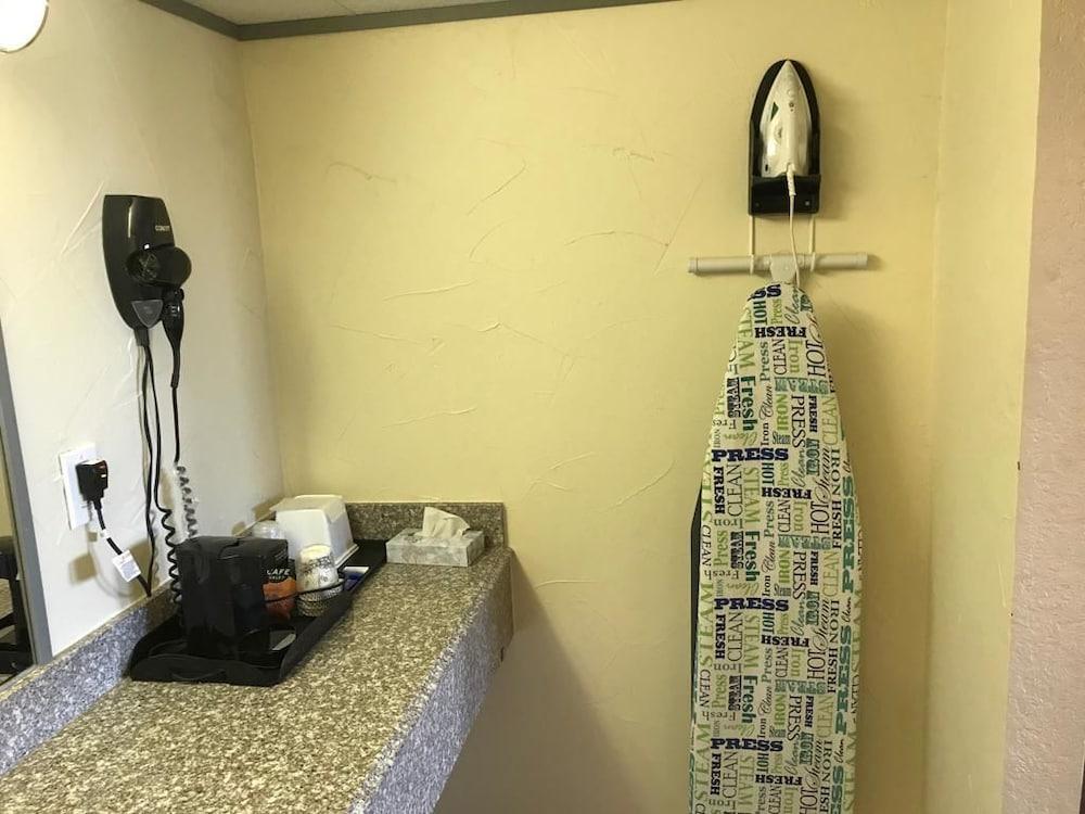 Budget Inn photo 7