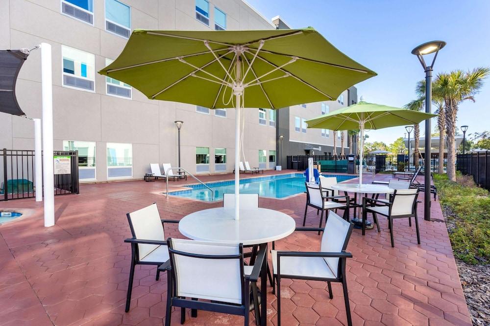 La Quinta Inn & Suites by Wyndham Orlando - IDrive Theme Parks photo 19