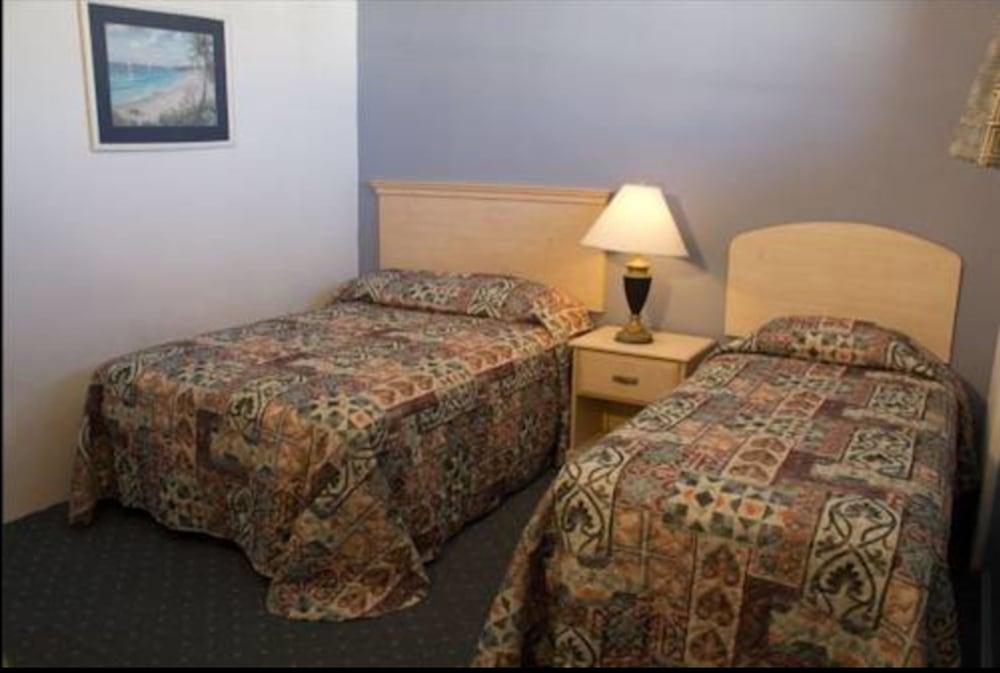 Acropolis Oceanfront Resort photo 10