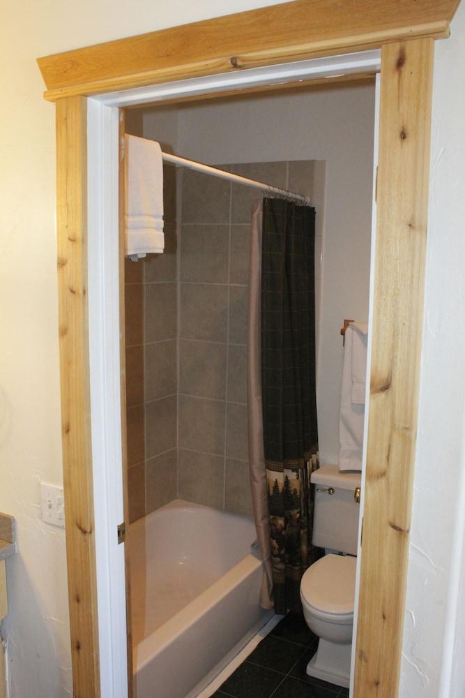 The Historic Madison Hotel Motel photo 26