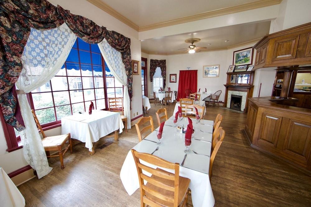 Irwin Street Inn photo 9
